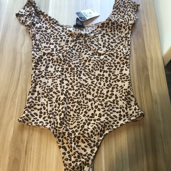 NEW NWT Rue21 Leopard Cheetah Bodysuit Top XS - Picture 1 of 4